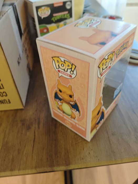 Funko POP! Vinyl Pokemon Charizard Dracaufeu
Glurak Exclusive soft color