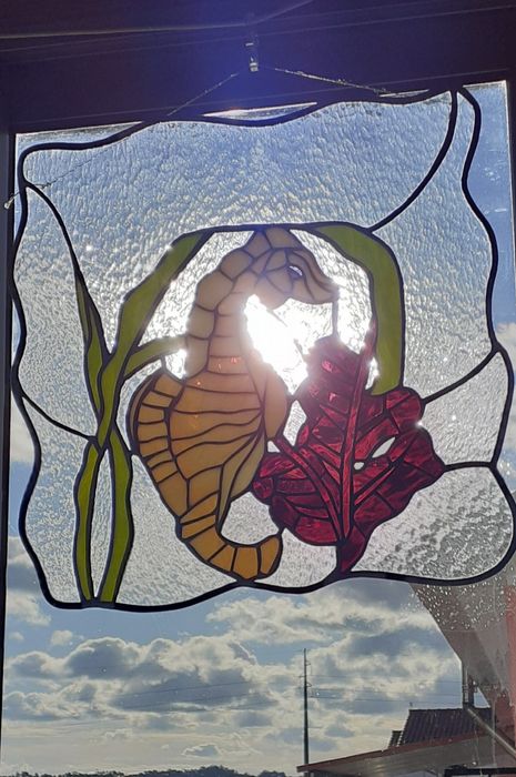 Cavalo marinho em vitral. 35 cm