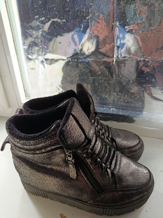 Жіночі кросівки осінь 37 розмір