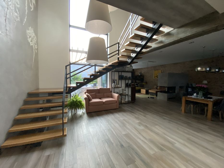 Продаю стильный 300м2 дом в центре