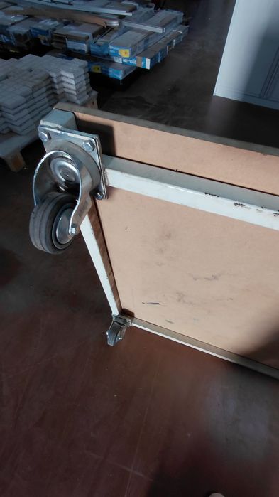Carro ferro e mdf   CARGAS PESADAS com  rodas 120x90x16cm alt