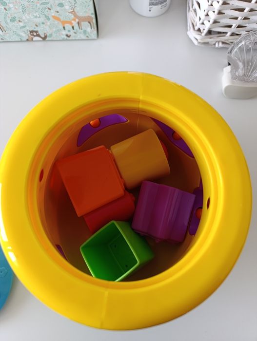 FISHER PRICE garnuszek na klocuszek