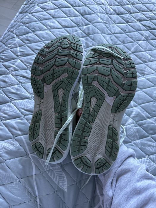 Кросівки жіночі, asics