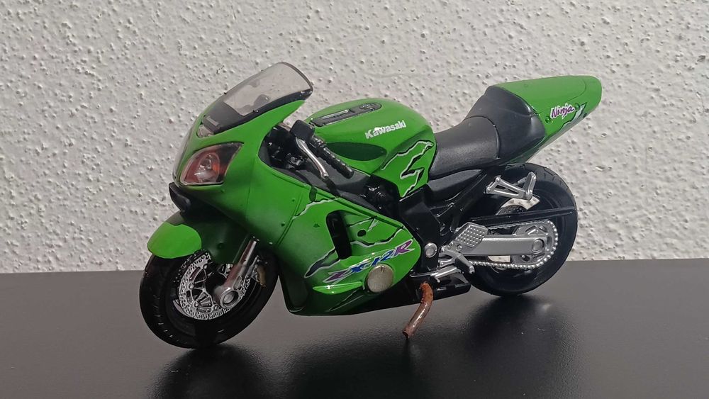 Miniaturas de motos 1/18