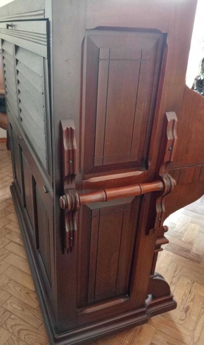 Órgão antigo com pedais – Harmonium americano (Worcester, Mass. USA)