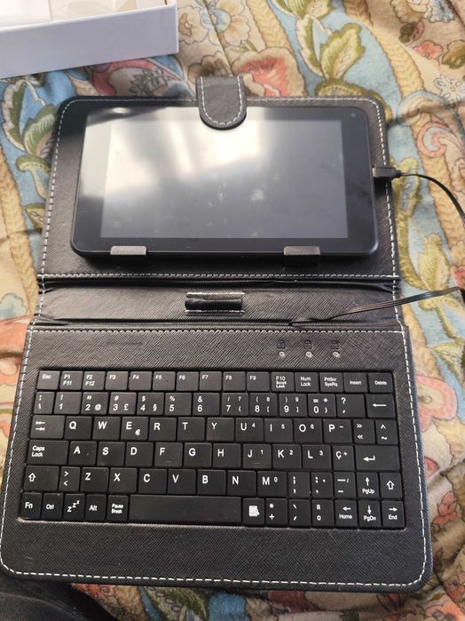Tablet Smart com teclado e capa novo