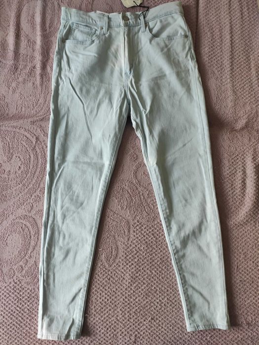 Джинси жіночі Levi`s. Колі білий.