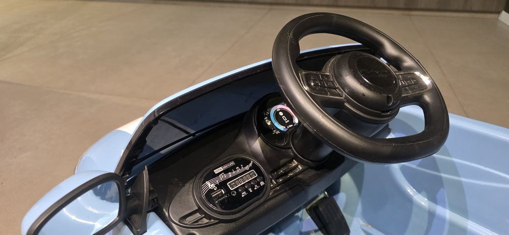 Vende se um carro para crianças, fiat 500