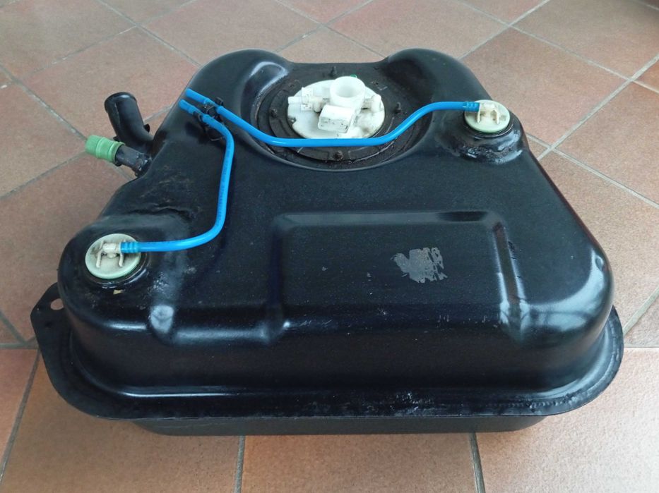 Паливний бак метал. без насоса Fiat Doblo 1.6b 51742981 (Дефект)