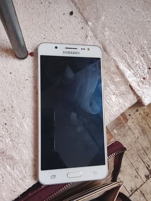 Смартфон самсунг белій