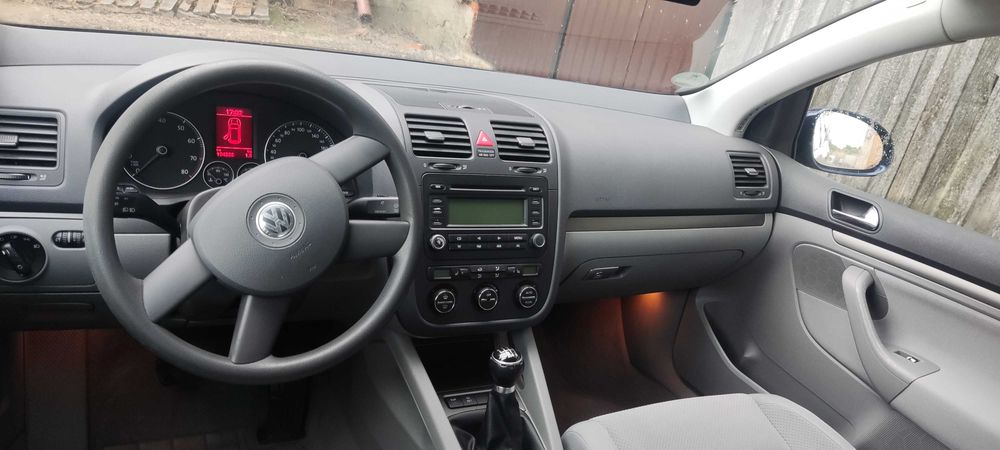 Volkswagen Golf V 5 1.6 benzyna 5 drzwi sprowadzony