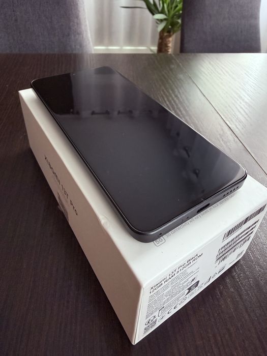 Smartfon Xiaomi 13T PRO stan bdb plus 2 x etui , org. ładowarka 120W