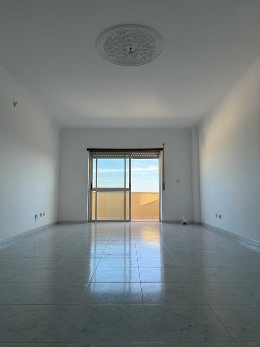 CARREGADO T3 + Lugar de garagem + Arrecadação