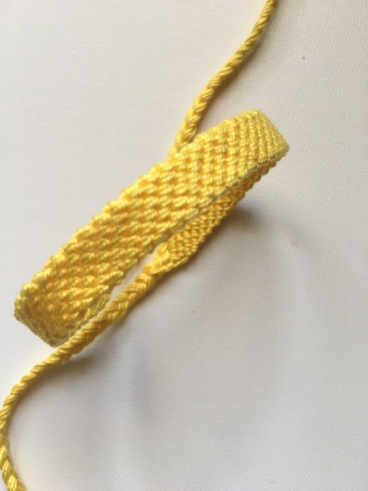 Pulseiras lisas em macramê