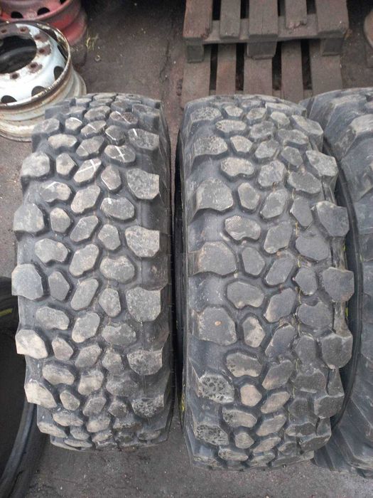 Шина 335/80R20 Continental резина скат вживана 15-16 мм