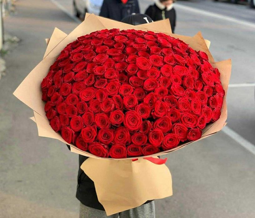 Огромный букет 111 роз. Цветы Днепр, подарок. Доставка цветов