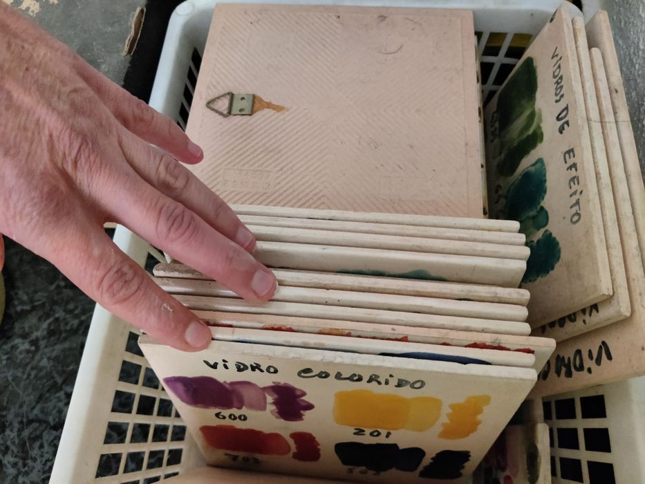 Azulejos e material de pintura