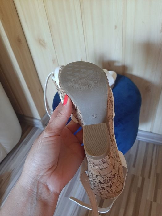 Sandały białe Vices korek