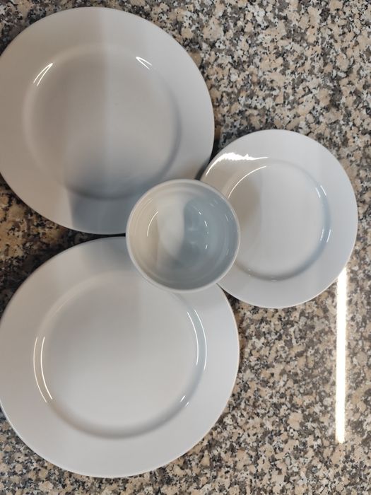 Conjunto de loiça para venda ou aluguer