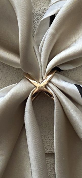 Złoty pierścień do apaszki / szala - styl old money, elegancki dodatek