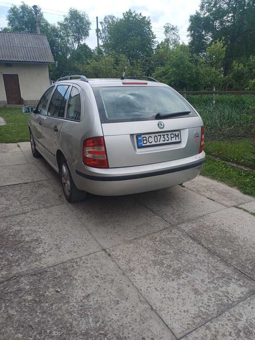 Шкода фабія 1.       1.4 бензин  v16.  Автомат