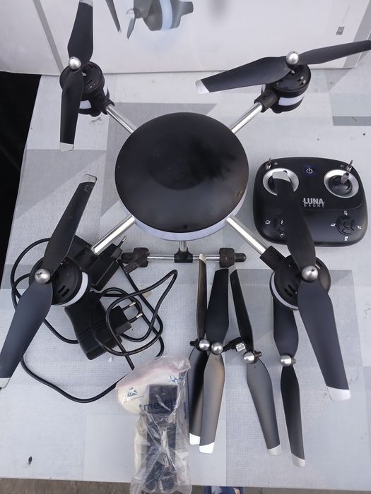 Dron forever luna