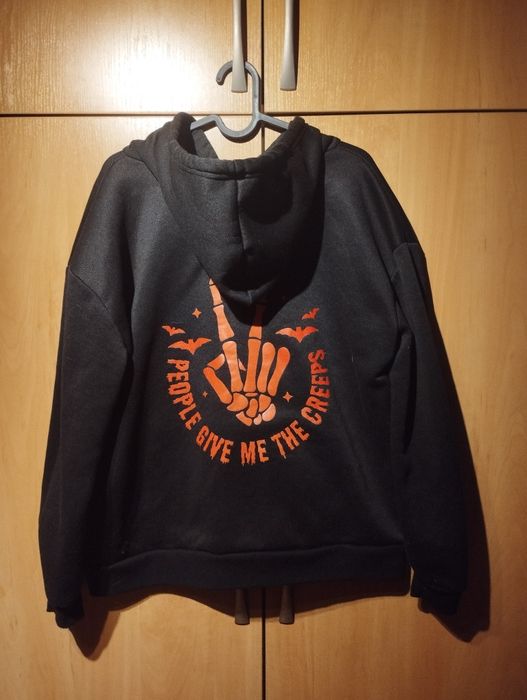 Czarna bluza z kapturem