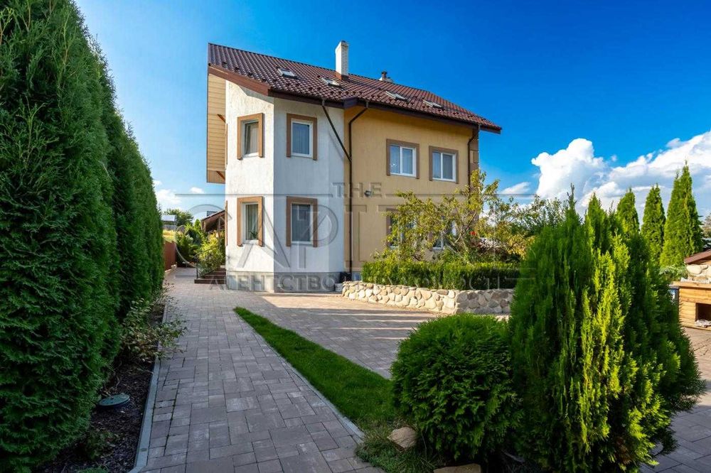 Продаж сімейної садиби в Гостомелі вул. Днепровская біля озера