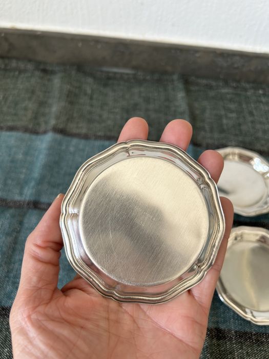 Small Silver-Colored Metal Plates437558808811950082