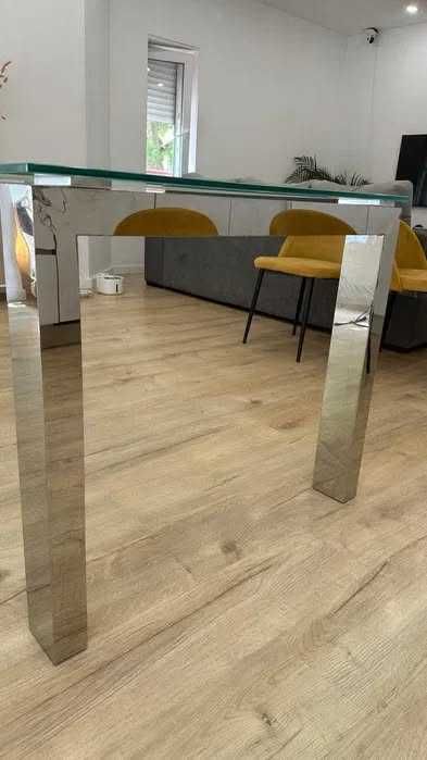 Mesa de jantar de vidro temperado e pernas de aço 180x90
