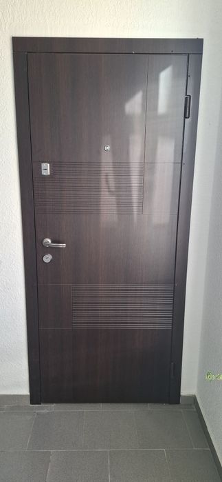 Продам вхідні двері від забудовника