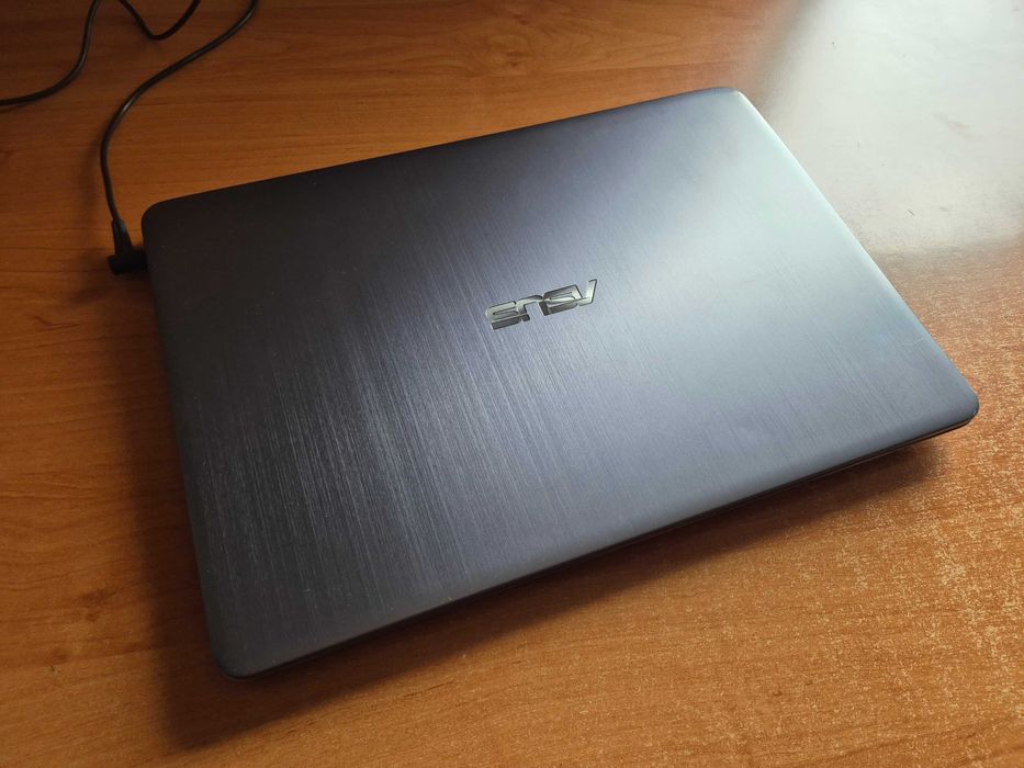 ASUS Vivobook 14 intel i5,  stan idealny