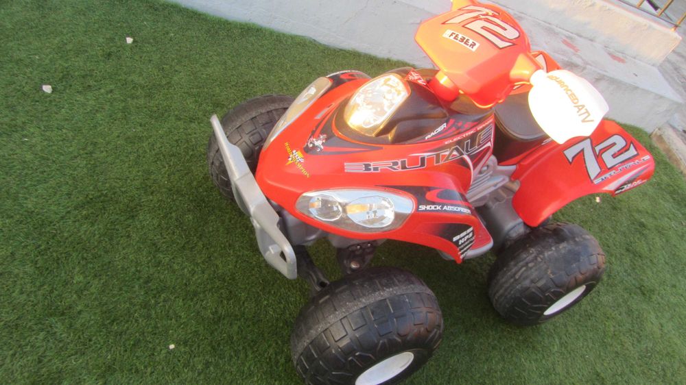 Mota 4 elétrica Feber para criança