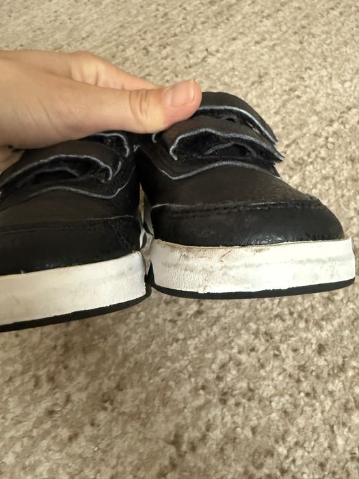 Adidas дитячі кросівки