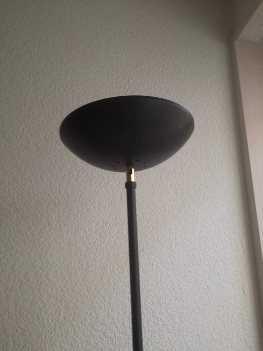 Candeeiro de pé alto