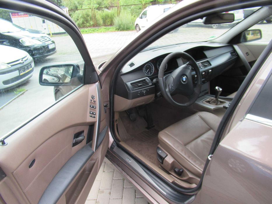 BMW 523i 2.5 benzyna manual 177km e61 skóry piękna wersja wysposażenia