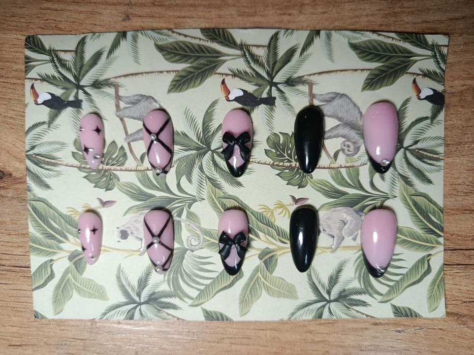 Press on nails (żelowe paznokcie)