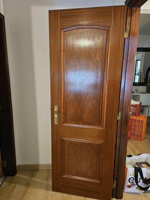 Portas em madeira usadas