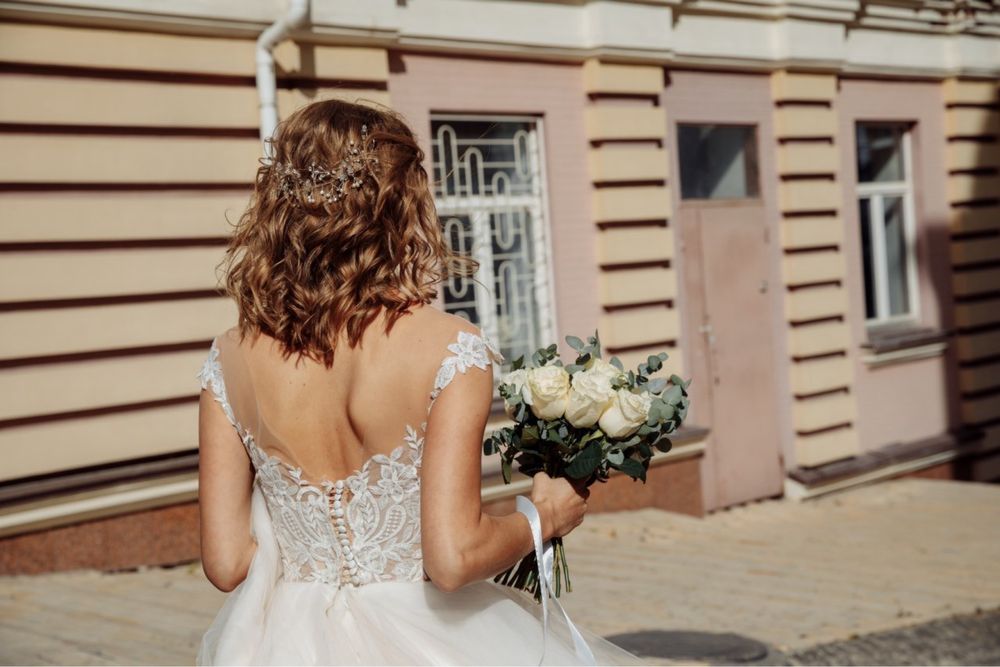 Весільна сукня , не вінчана