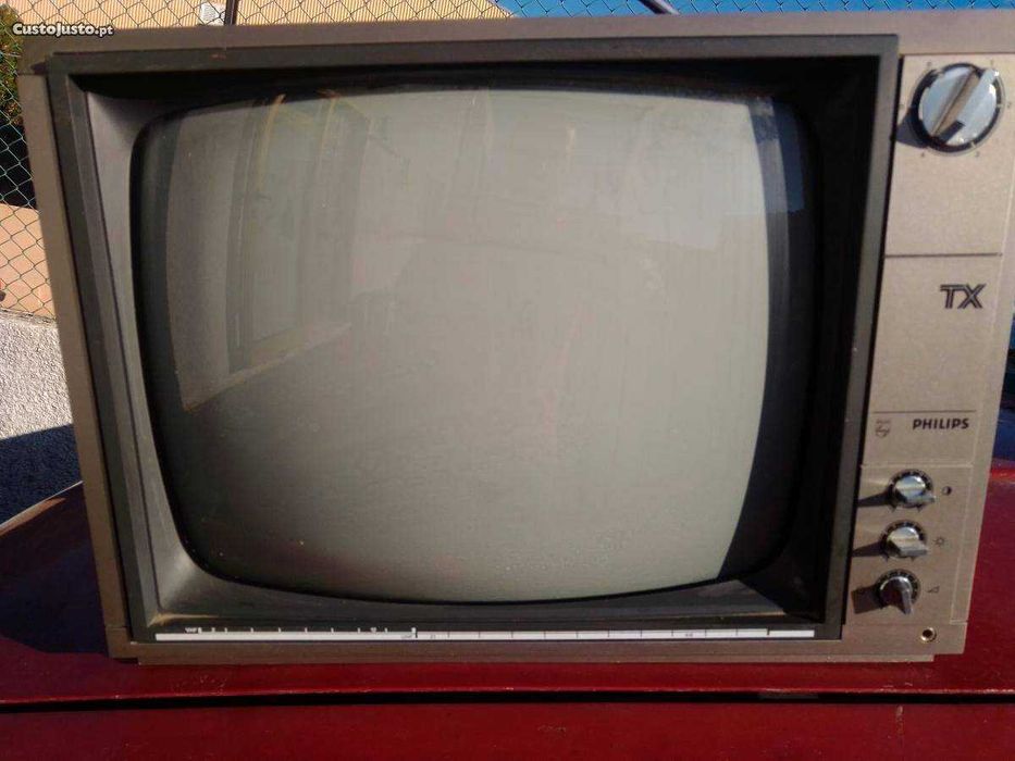 Televisão philips portatil anos 80 a funcionar, ideal para cenarios filmes, tv epoca