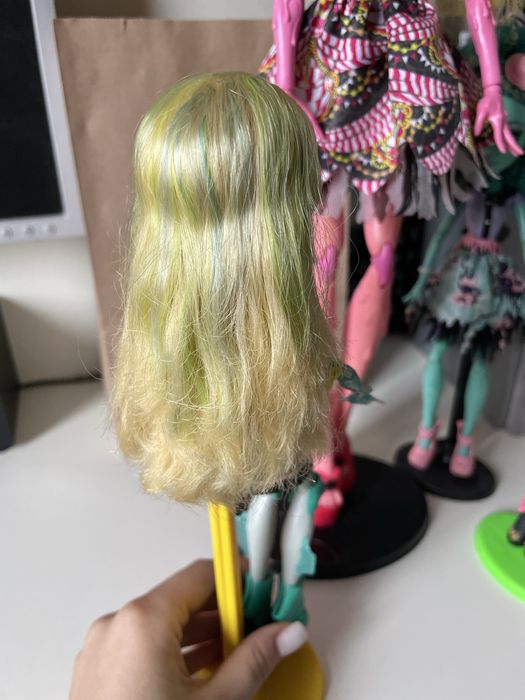 Лагуна на роликах лялька