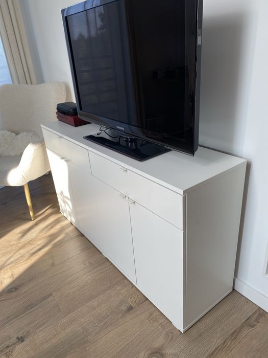 IKEA, kredens vihals