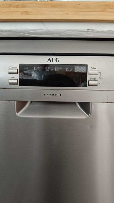 vendo fogão a gás, máquina de lavar loiça com secagem e frigorifico americano