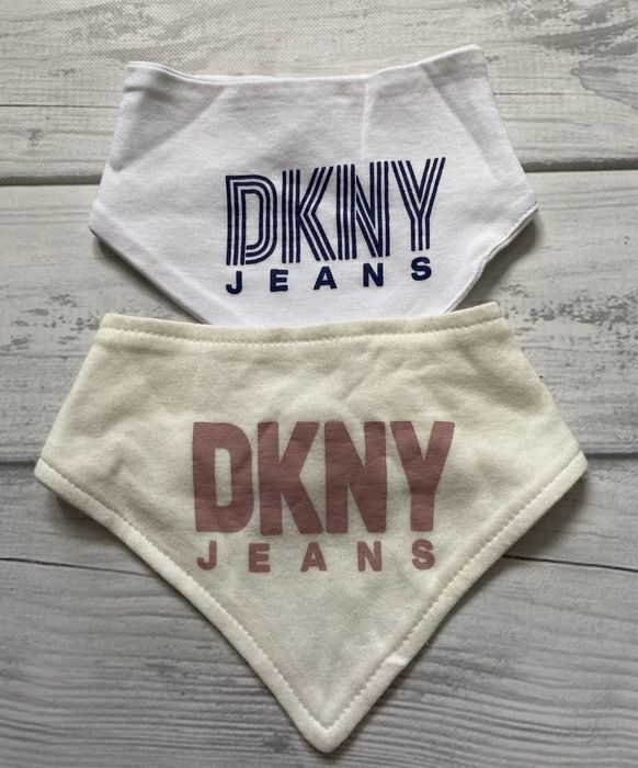 Слюнявчики  брендові нагрудники DKNY