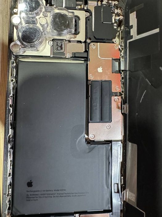 Продам iPhone 16 Pro Max на запчастини, є плата без айклауду