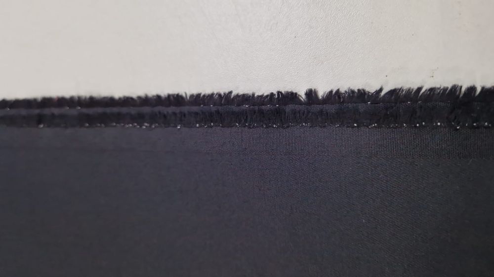 Tkanina czarna szer.152 cm.