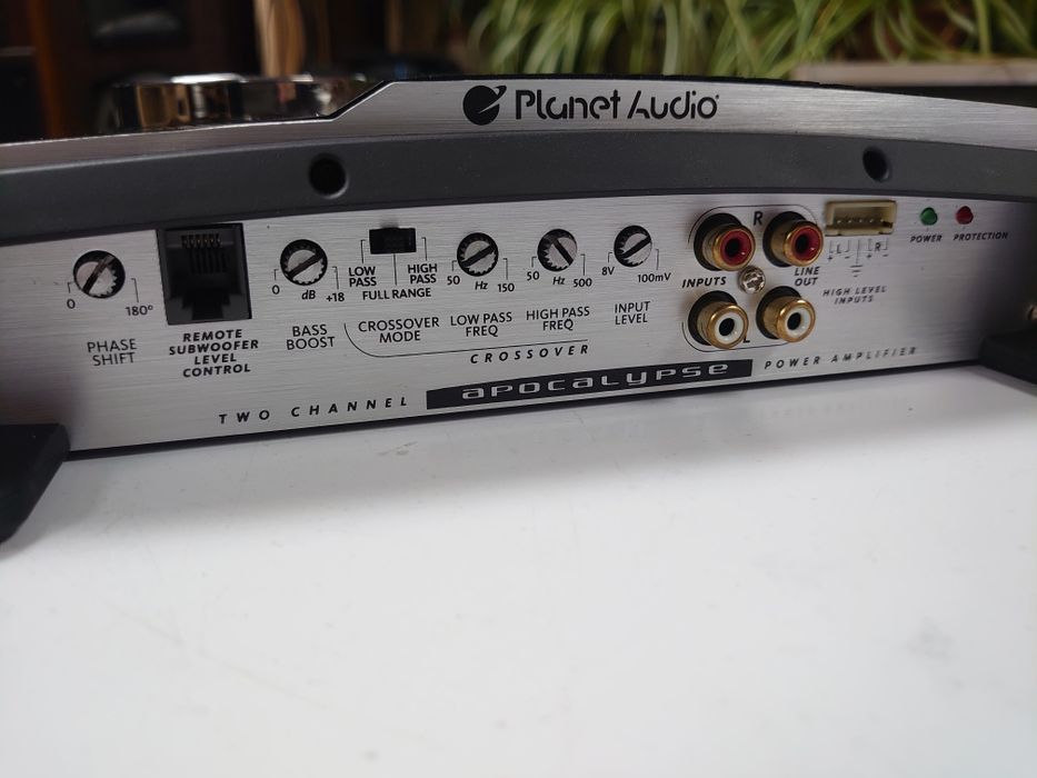 Автомобильный 2х канальный усилитель из США 2х100вт RMS.