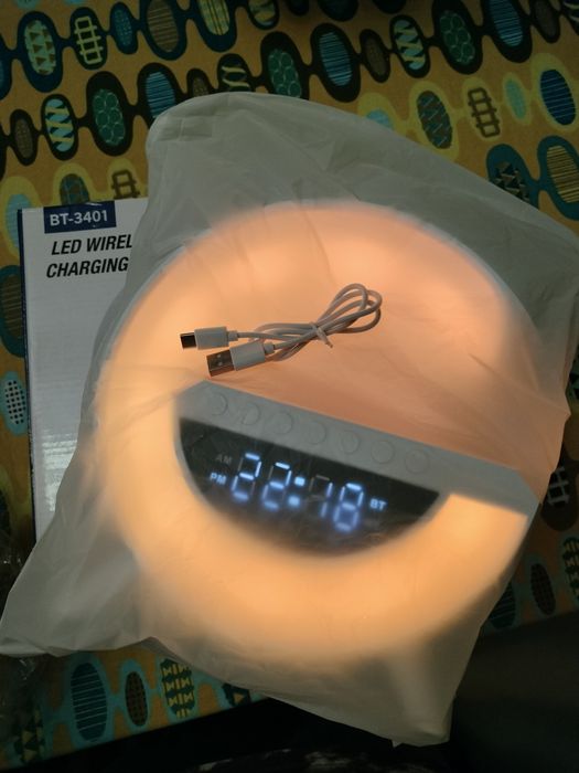 Led wireless charging speaker
