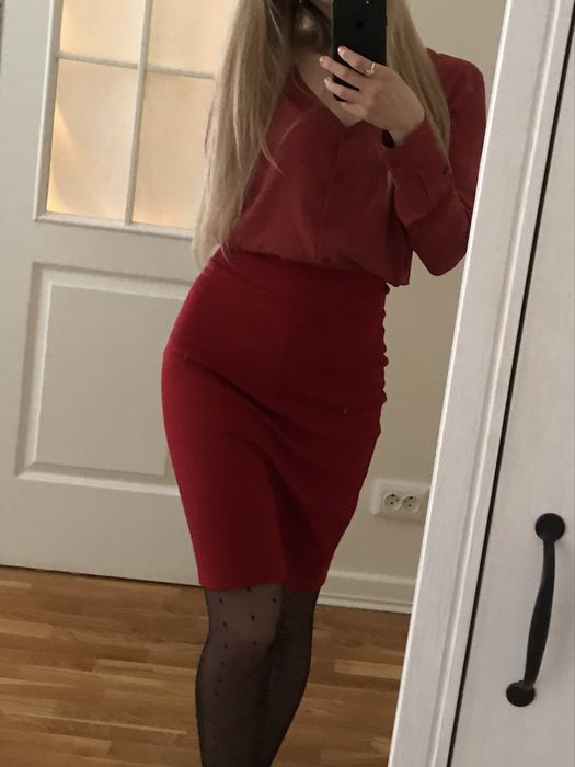 Продам червону спідницю-олівець (42/XS)