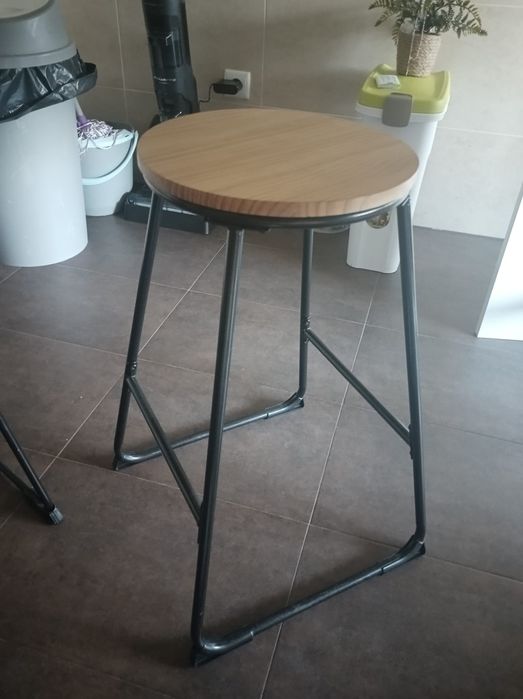 Conjunto de balcão mais 4 bancos